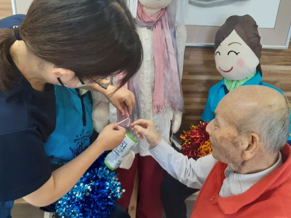 みなさんの思いを針に込めて縫っていただきました。 みなさんの思いを針に込めて縫っていただきました。